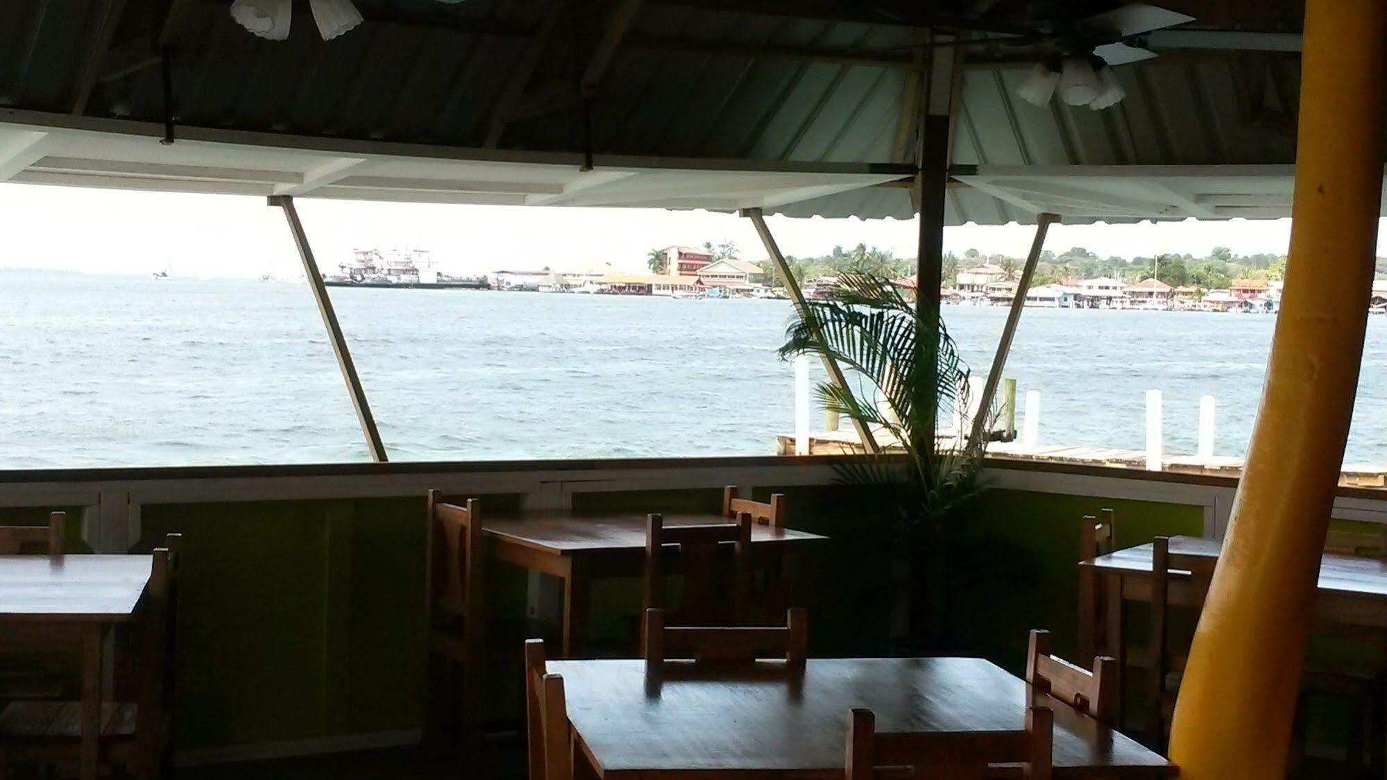 Kevin Kondos Bocas del Toro Exterior foto
