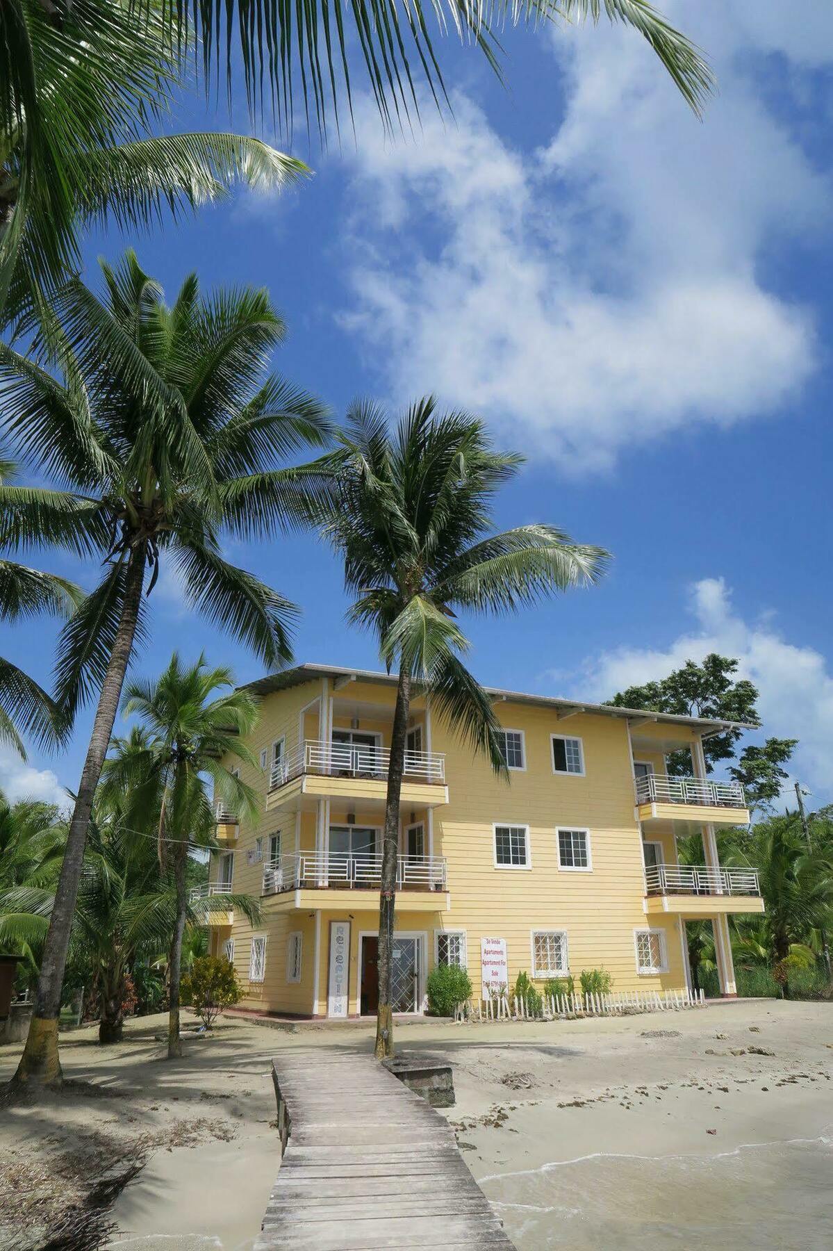 Kevin Kondos Bocas del Toro Exterior foto